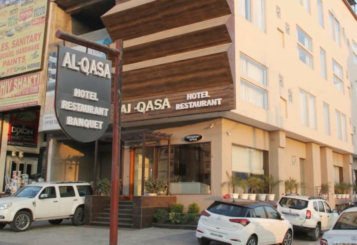 Al-Qasa Hotel Zirakpur Exteriör bild